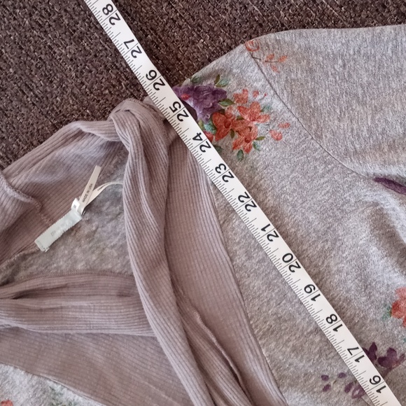 🌸Anthropologie🌸 - Gray Floral Open Front S/S Cardigan Sweater - Picture 14 of 14